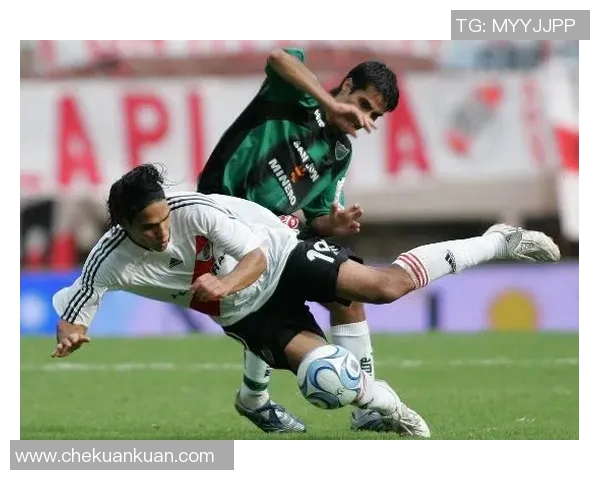 图库曼与竞赛会的激烈对决揭示了阿根廷足球的魅力与竞争力 图库曼与竞赛会的激烈对决揭示了阿根廷足球的魅力与竞争力