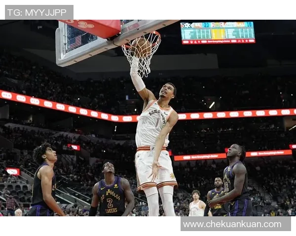 文班亚马新秀赛季表现抢眼场均20分10篮板3盖帽引领联盟新星潮流